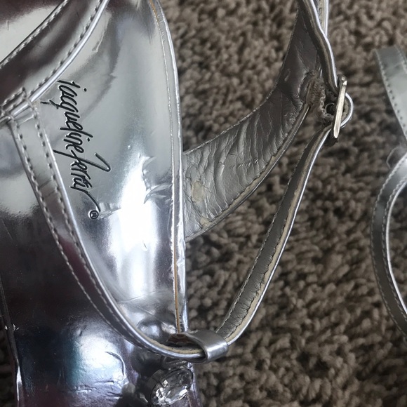 Jacqueline Ferrar Silver Heels size 9 - Picture 6 of 6